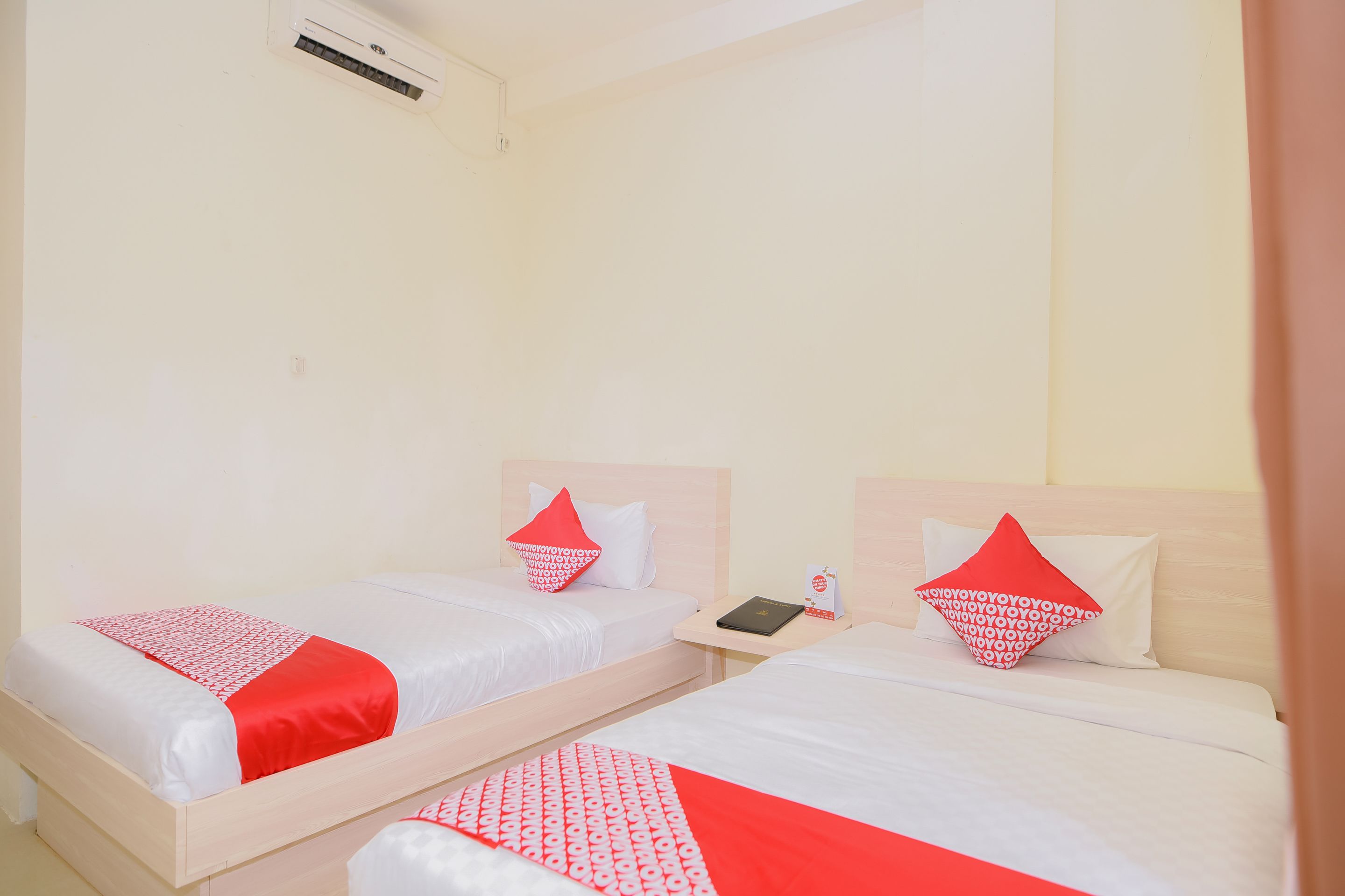 deluxe twin room | free wifi, bed sheets