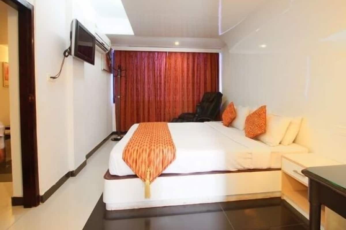 Standard Double or Twin Room, Multiple Beds, City View | In-room safe, individually furnished, blackout drapes, soundproofing