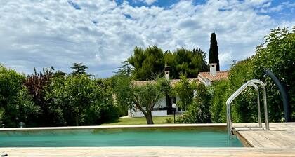 N084 - Numana, villa with garden and pool