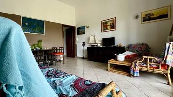 3 bedrooms, bed sheets
