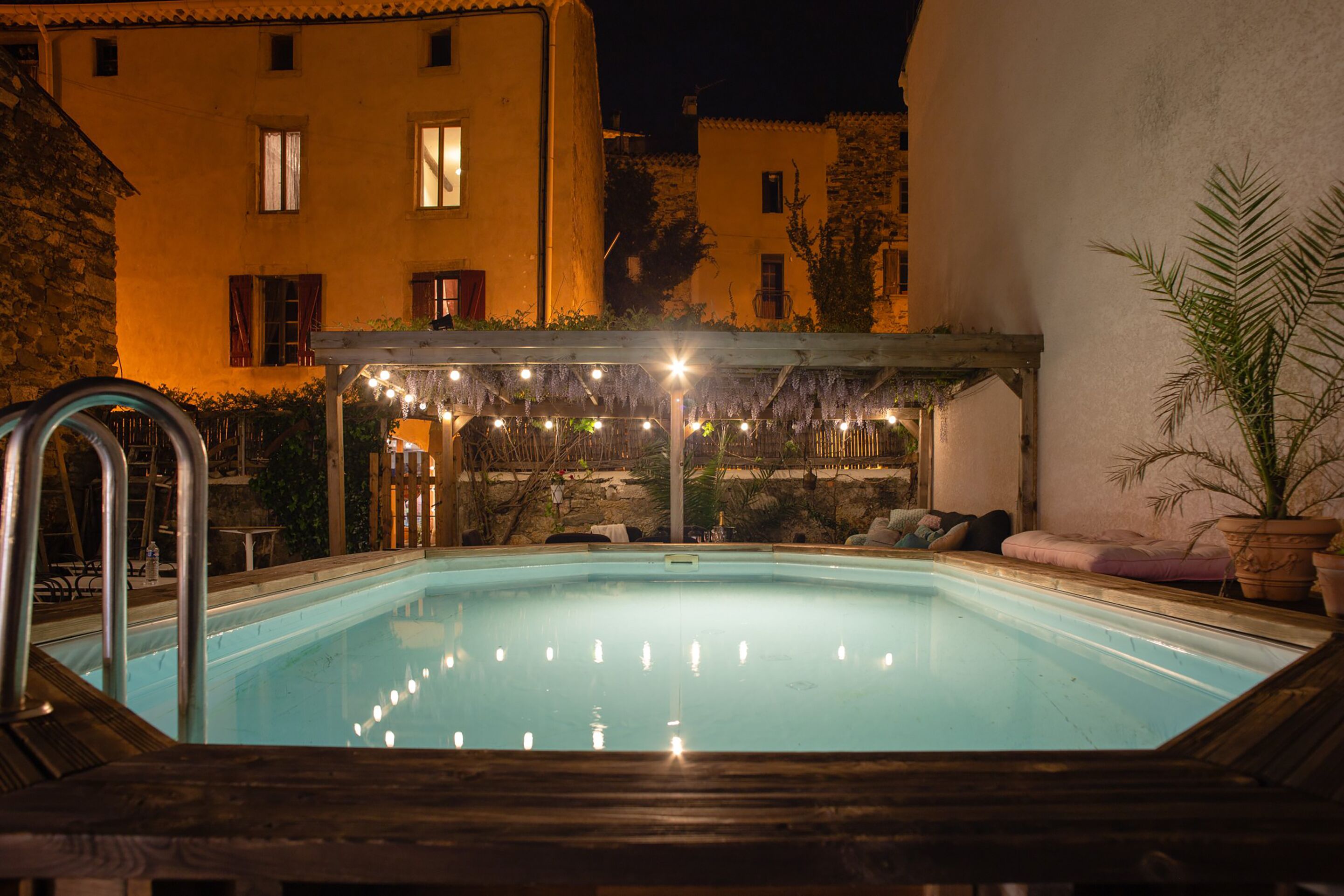 Outdoor pool, pool loungers