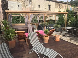 BBQ/picnic Area - Chez Amis B&B (Saint-Nazaire-de-Ladarez)