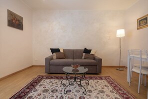 Living area - An apartment right in the heart of Florence by Mmega (Firenze)