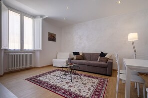 Living area - An apartment right in the heart of Florence by Mmega (Firenze)