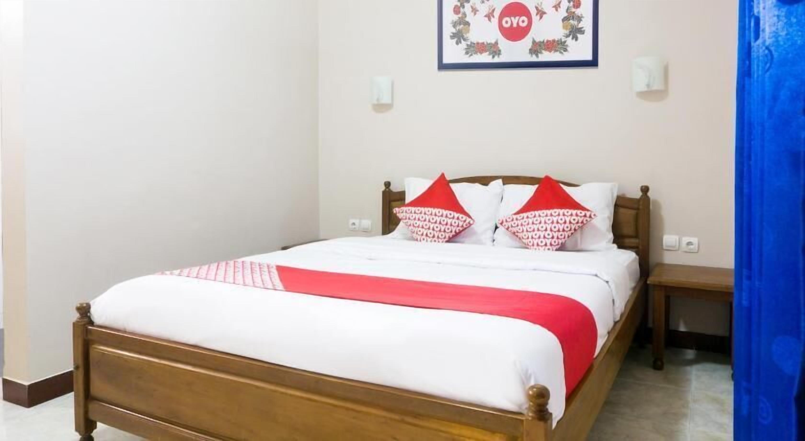 Escritorio, wifi gratis y ropa de cama 