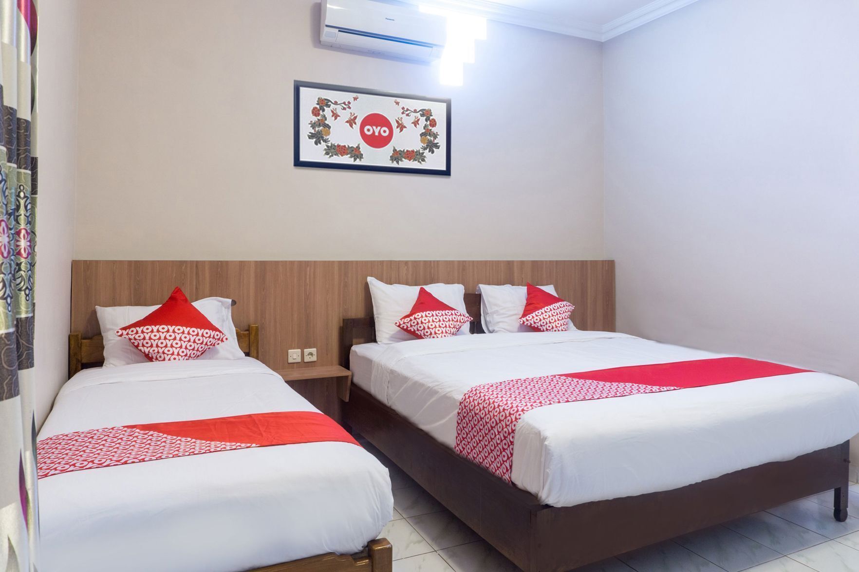 Escritorio, wifi gratis y ropa de cama 