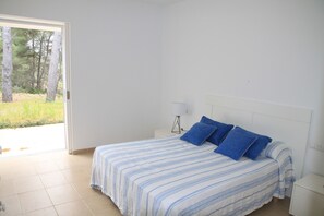 4 bedrooms, iron/ironing board, WiFi, bed sheets - Luxury detached villa with 200 meters and 1000 meters independent plot in Son Parc (Son Parc)