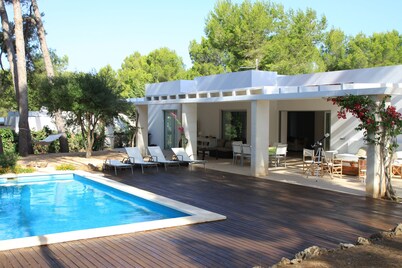 Luxury detached villa with 200 meters and 1000 meters independent plot in Son Parc