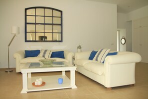 TV, DVD player - Luxury detached villa with 200 meters and 1000 meters independent plot in Son Parc (Son Parc)
