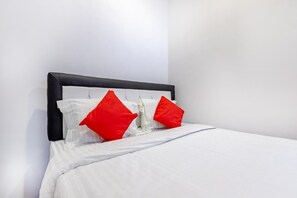 In-room safe, desk, laptop workspace, blackout curtains - Fongki Place (Jakarta)