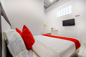 Standard Double Room | In-room safe, desk, laptop workspace, blackout drapes - Fongki Place (Jakarta)