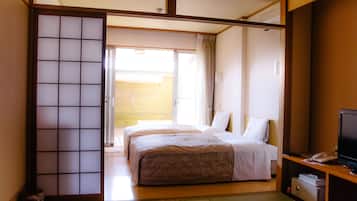 Japanese Western Style Room with Private Open-air Bath, Smoking | In-room safe, free WiFi