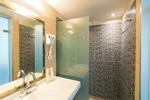 Comfort Double or Twin Room, Private Pool | Bathroom