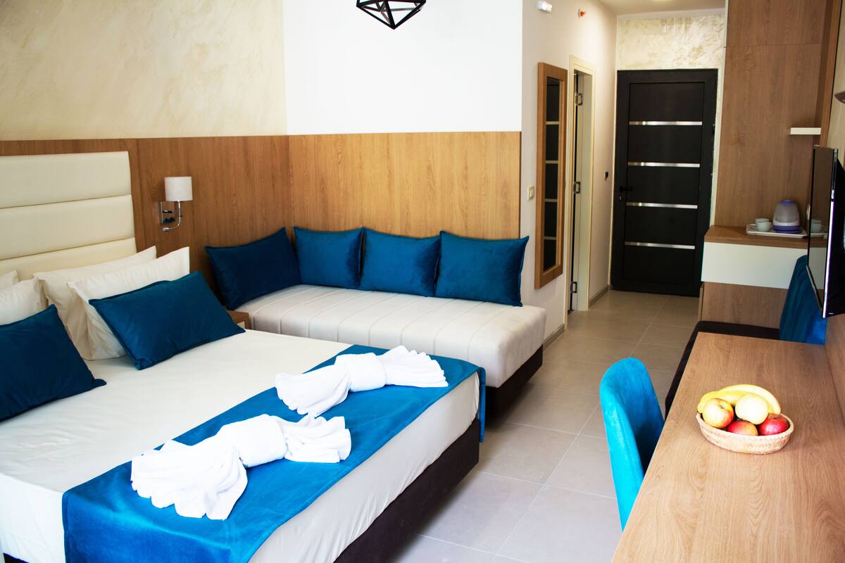 In-room safe, desk, blackout drapes, soundproofing