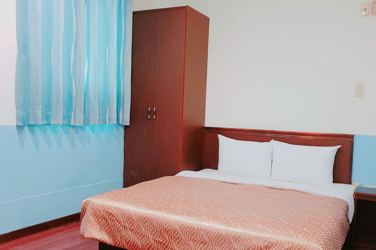 Elite Double Room | Free WiFi, bed sheets