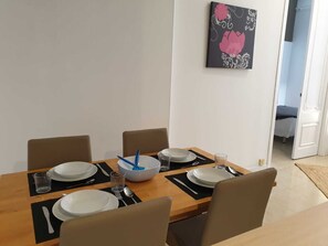 Dining - 14 Comfortable Apartment in City (Tarragona)