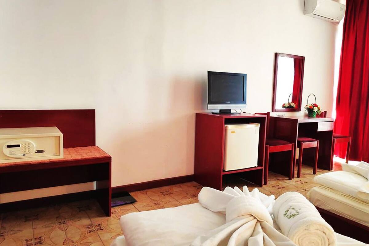 Coffres-forts dans les chambres, bureau, fer et planche à repasser