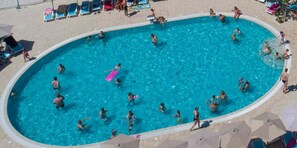 Piscine extérieure (ouverte en saison)