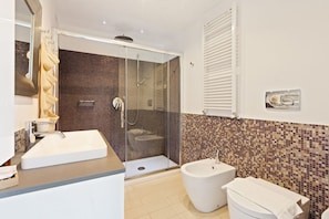 A modern bathroom with a shower, bidet, and a large sink. - GuestHost - NEW! Exclusive Loft with balcony & garden! (Milano)
