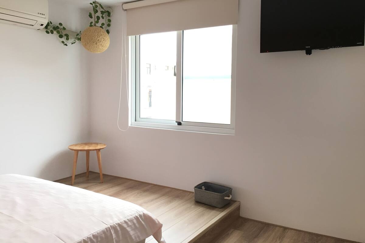 Blackout curtains, free WiFi, bed sheets