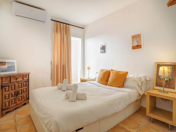 1 chambre, fer et planche à repasser, Wi-Fi gratuit, draps fournis