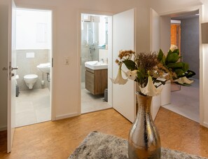 Wellness Suite | Hypoallergeen beddengoed, een minibar, een kluis op de kamer, een bureau