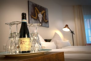 Hypo-allergenic bedding, minibar, in-room safe, desk