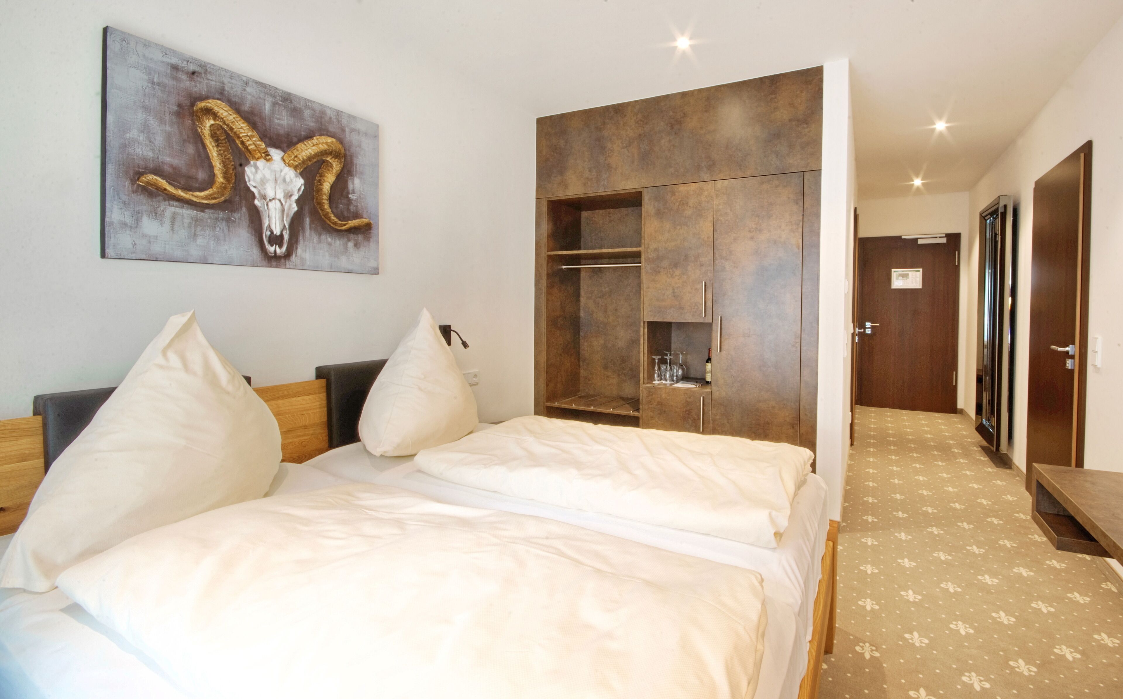 1 bedroom, hypo-allergenic bedding, minibar, in-room safe