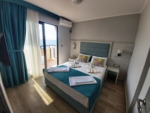 Apartment, Sea View | In-room safe, desk, soundproofing, iron/ironing board - Pearl Beach Hotel (Canj)