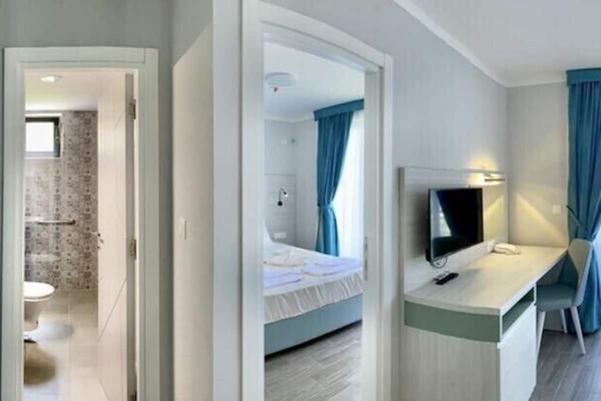 Standaard appartement | Een kluis op de kamer, een bureau, geluiddichte muren