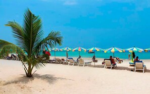 Beach nearby, white sand, 10 beach bars - Title Residencies by Phuket Apartments (Sa Khu)