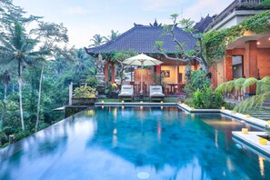 Kolam renang outdoor