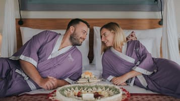 Minibar, in-room safe, desk, iron/ironing board