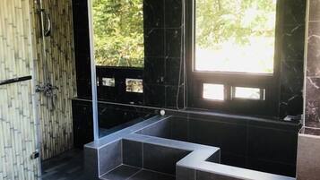 Deluxe Quadruple Room | Bathroom | Hair dryer, slippers, towels, soap