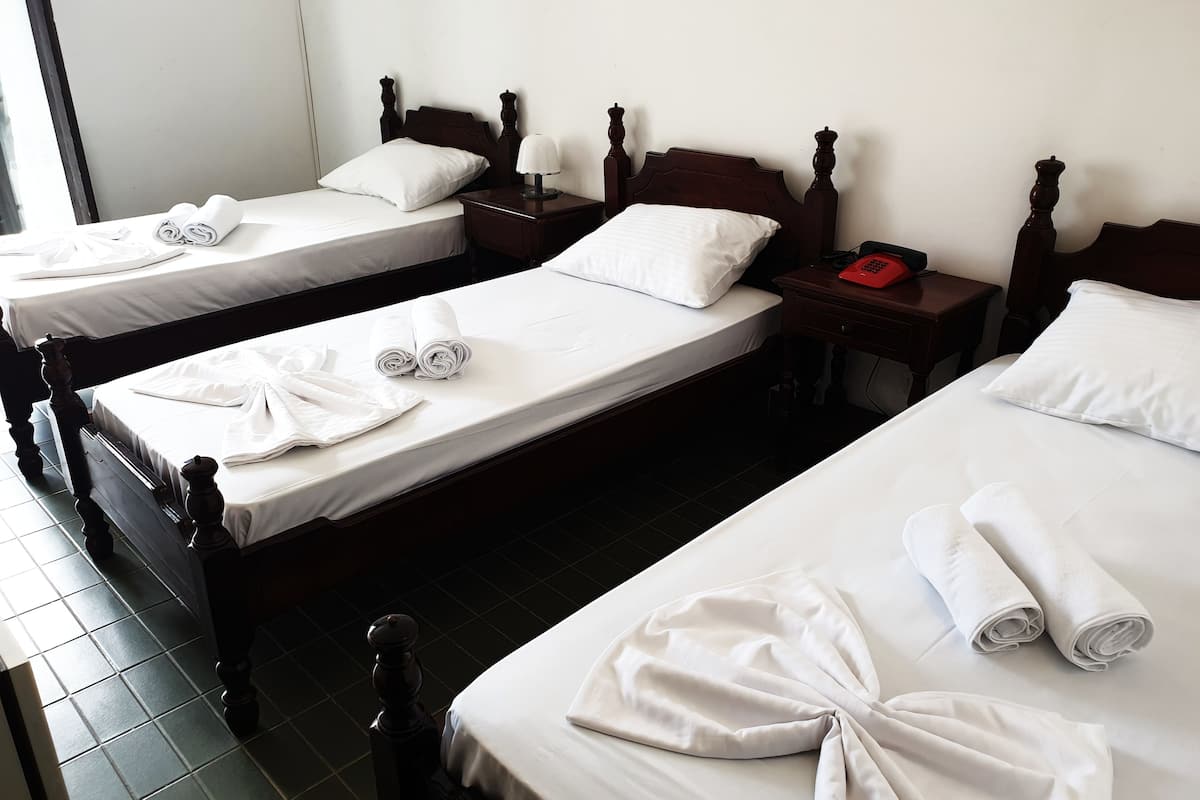 Standard Triple Room | In-room safe, desk, soundproofing, iron/ironing board (on request)