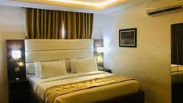 行政客房, 1 张大床 | 1 多间卧室、客房内保险箱、隔音、免费 WiFi