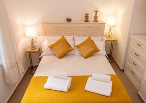 2 bedrooms, iron/ironing board, free WiFi, bed sheets - New apartment Centro-Judería (Sevilla)