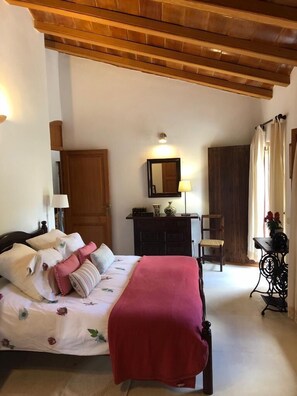 3 quartos, ferros/tábuas de passar roupa, Wi-Fi de cortesia