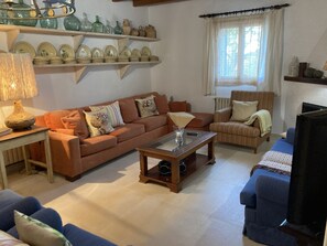 Televisión y chimenea 