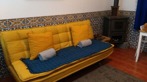 Smart TV, lareira, aparelho de som