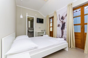Habitació doble, bany privat | Cortines opaques i habitacions insonoritzades 
