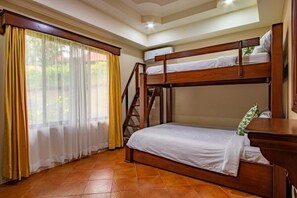 4 Schlafzimmer, Zimmersafe, Bügeleisen/Bügelbrett, Reisekinderbett