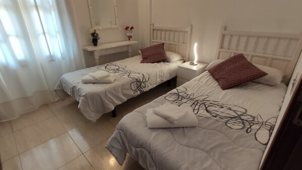 2 bedrooms, iron/ironing board, free WiFi, bed sheets