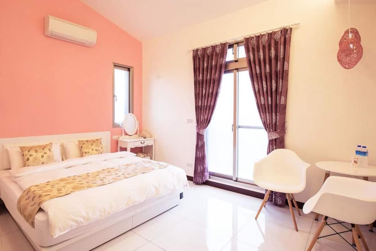 Wishful Double Room | Desk, blackout drapes, soundproofing, cribs/infant beds