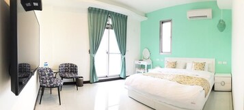 Joyful Double Room | Desk, blackout drapes, soundproofing, cribs/infant beds