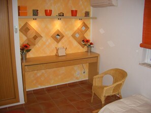 1 chambre, coffres-forts dans les chambres, fer et planche à repasser