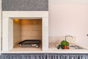 KĂŒhlschrank, Mikrowelle, Ofen, Herdplatte