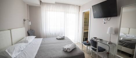 Quarto casal, 1 cama Queen (Teatro Politeama) | Frigobar, escrivaninha, quartos à prova de som, Wi-Fi de cortesia