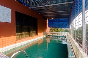 Pool - Luxurious villas on rent for parties. (Mumbai)