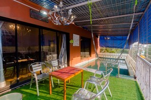 Pool - Luxurious villas on rent for parties. (Mumbai)